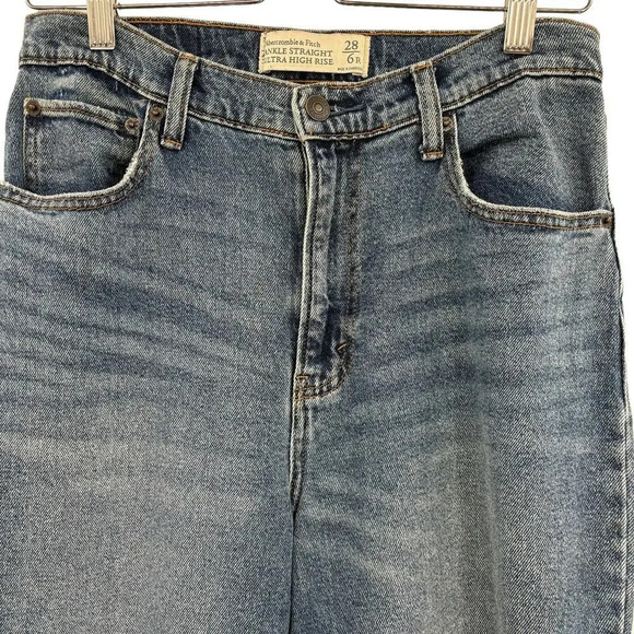 Abercrombie and Fitch Curve Love Jeans Ultra High Rise Ankle Straight Size 28 6R - Picture 2 of 12